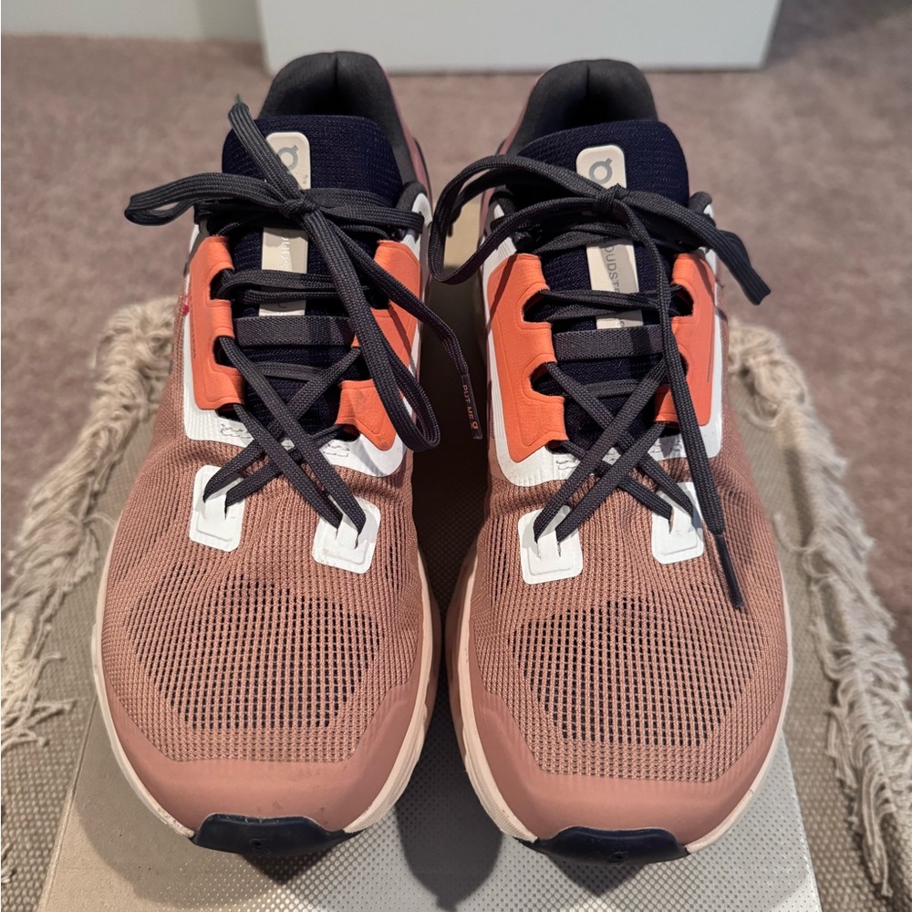 ON CLOUD “Cloudstratus 2” size 9.